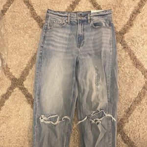 American Eagle 6Long Relaxed Mom Jean
